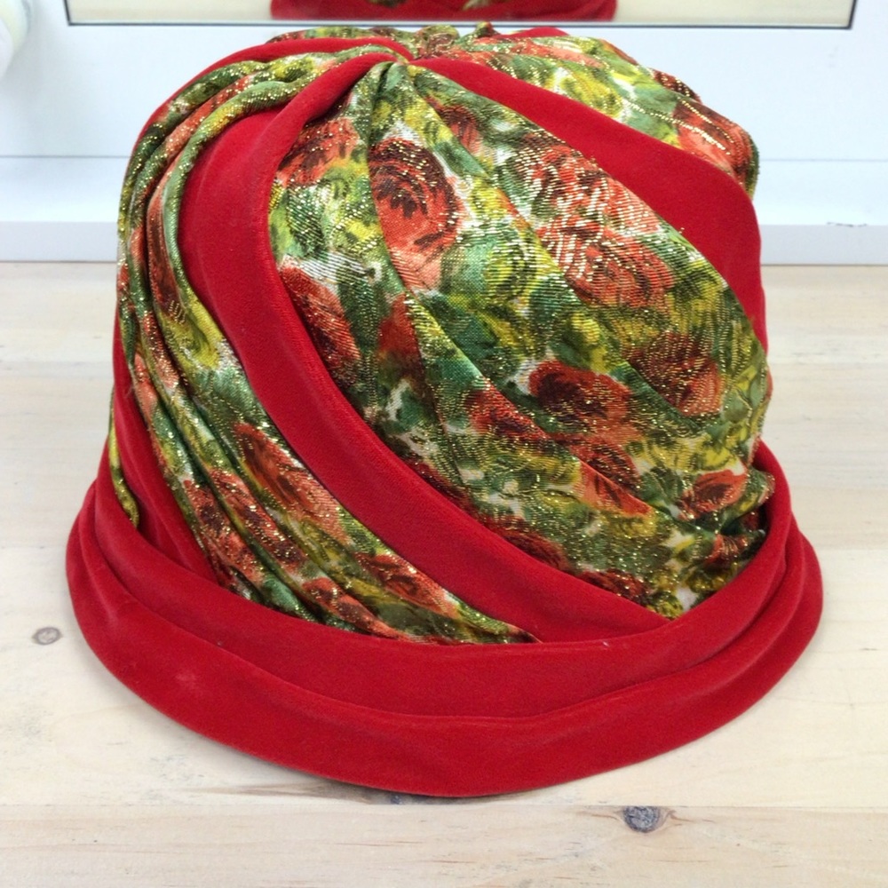 Vintage Hat by Flo-Denis of Paris New York Red Velvet Shimmer Pleat Wire Brim